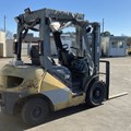 XE NÂNG DẦU 2 TẤN KOMATSU FD20T-17 300576