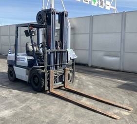 XE NÂNG DẦU 3 TẤN KOMATSU FD30-11 331450