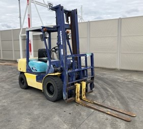 XE NÂNG DẦU 3 TẤN KOMATSU FD30C-14 556988