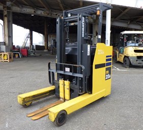 XE NÂNG ĐIỆN ĐỨNG LÁI 2,5 TẤN KOMATSU FR25S-1