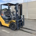 XE NÂNG DẦU 2,5 TẤN KOMATSU FD25T-17 307348