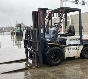 XE NÂNG DẦU 3 TẤN KOMATSU FD30H-11 470061