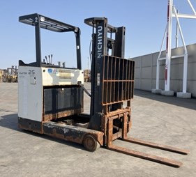XE NÂNG ĐIỆN  2.5 TẤN ĐỨNG LÁI NICHIYU FBRM25-85-300RP