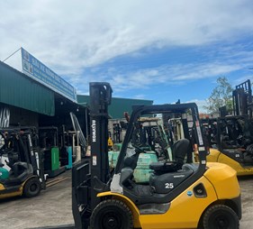XE NÂNG DẦU 2,5 TẤN KOMATSU FD25T-17 341105