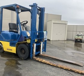 XE NÂNG DẦU 1,5 TẤN KOMATSU FD15C-16 611381
