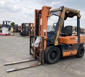 XE NÂNG DẦU 2,5 TẤN TOYOTA 5FD25 23100