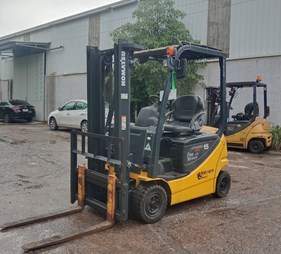 XE NÂNG ĐIỆN 1.5 TẤN KOMATSU FB15-12 853337