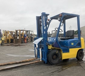 XE NÂNG DẦU 1.5 TẤN KOMATSU FD15C-16 611381